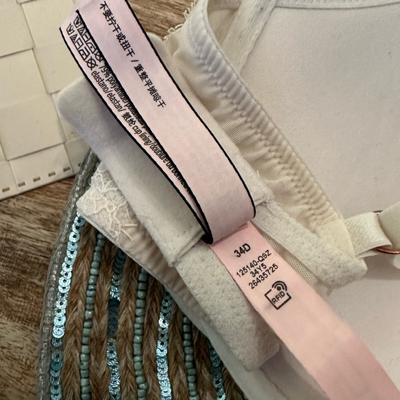 Victoria Secret Dream Angels Lace Push Up Bra- 34D - Picture 14 of 14